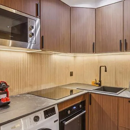 Modern 1bdr Flat In The Heart Of Apartment *